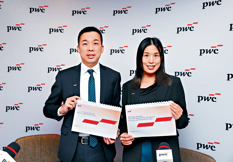 黃金錢（左）指很多來自馬來西亞、泰國等地的公司查詢香港上市事宜。