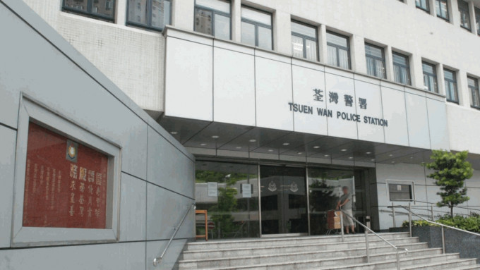 案件列作「爆竊」，交由荃灣警區刑事調查隊第二隊跟進。