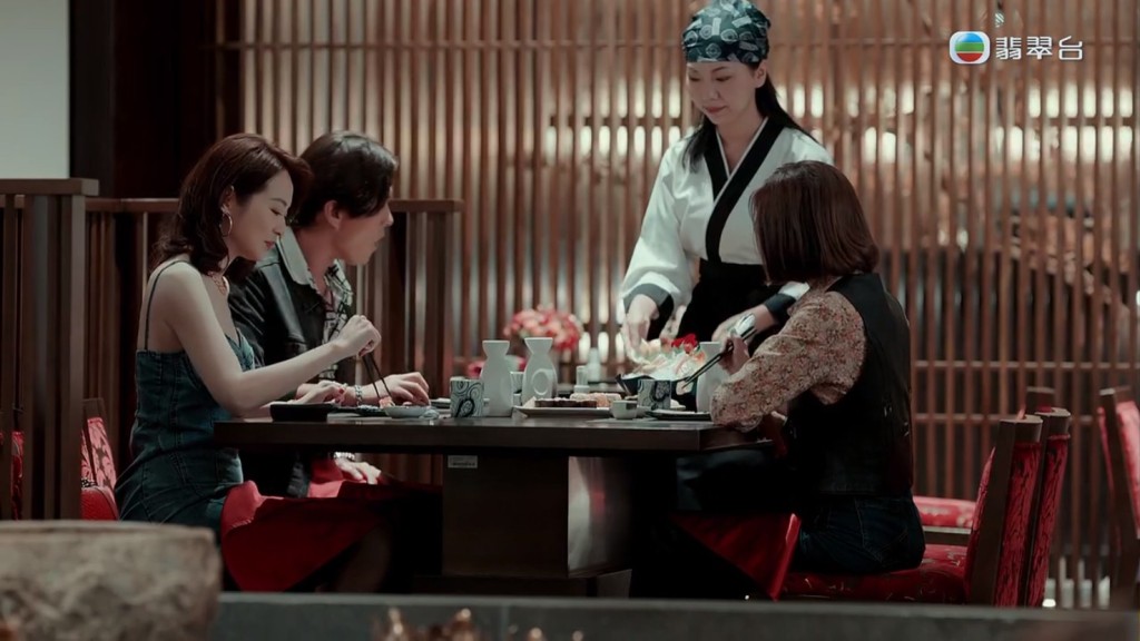 於劇中有三角關係的「Monica」蔡潔、「志飛」楊明與「Michelle」姚子羚，今晚（29日）於劇中一同到日本餐廳用膳。