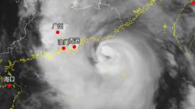 颱風紅霞「個頭小速度快」，登陸後滯留時間長，帶來極端降雨。