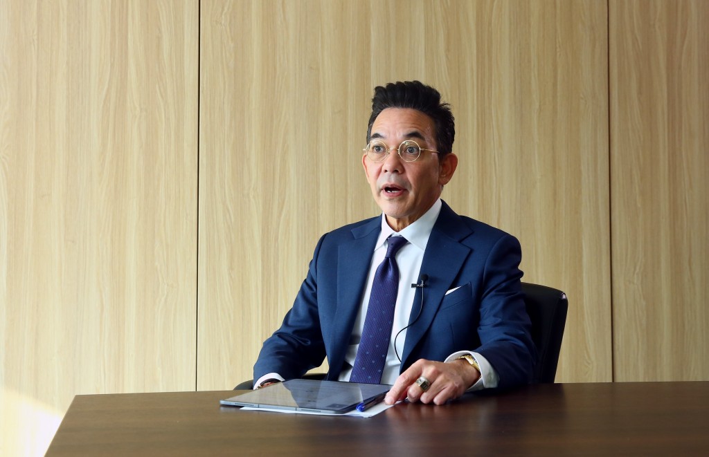泰国外交部发言人尼孔德说，曼谷方面对谈判持开放态度。新华社