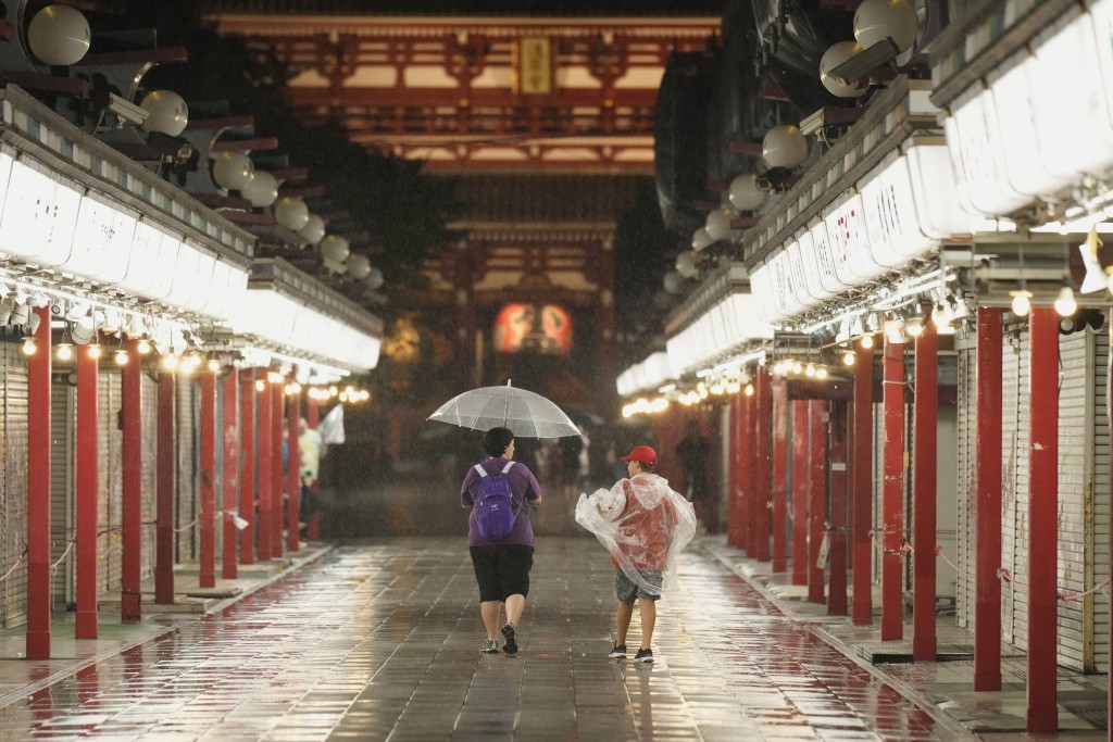 浅草雷门观音寺一带游客稀少。美联社