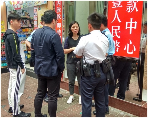 老闆娘起疑報警。