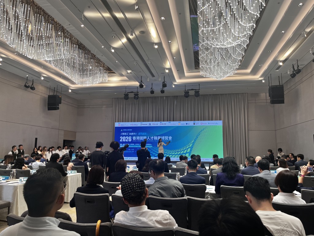 孫玉菡指出,自2022年底政府開始積極推動人才政策以來,香港在吸引人才方面取得了多項重大進展,為社會及經濟發展提供了源源不絕的動力。 孫玉菡指出,自2022年底政府開始積極推動人才政策以來,香港在吸引人才方面取得了多項重大進展,為社會及經濟發展提供了源源不絕的動力。