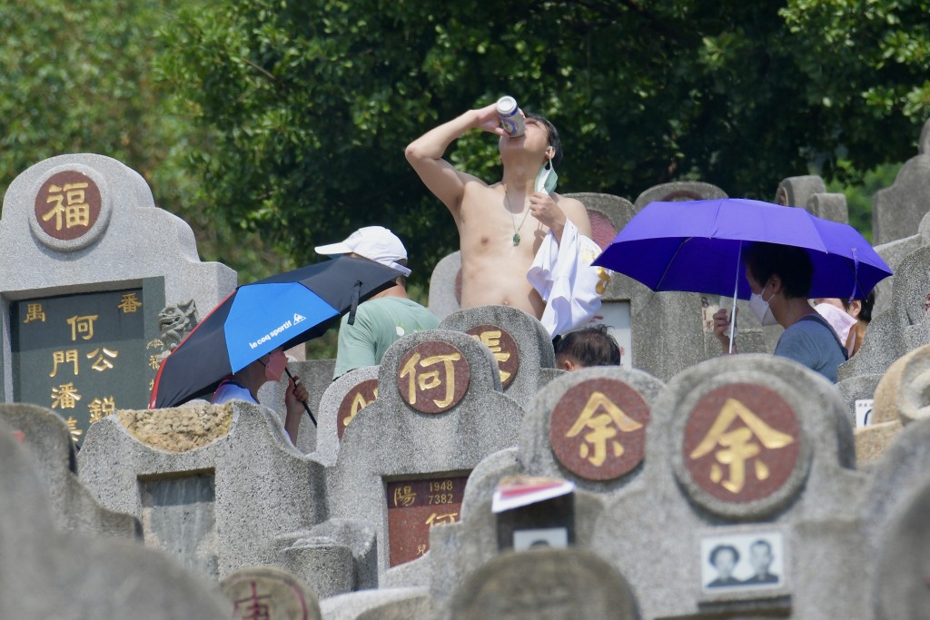 天文台預料重陽節(29日)氣溫介乎24至27°C。資料圖片 天文台預料重陽節(29日)氣溫介乎24至27°C。資料圖片