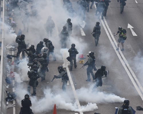 陈肇始承认未掌握警方使用催泪弹成分。资料图片