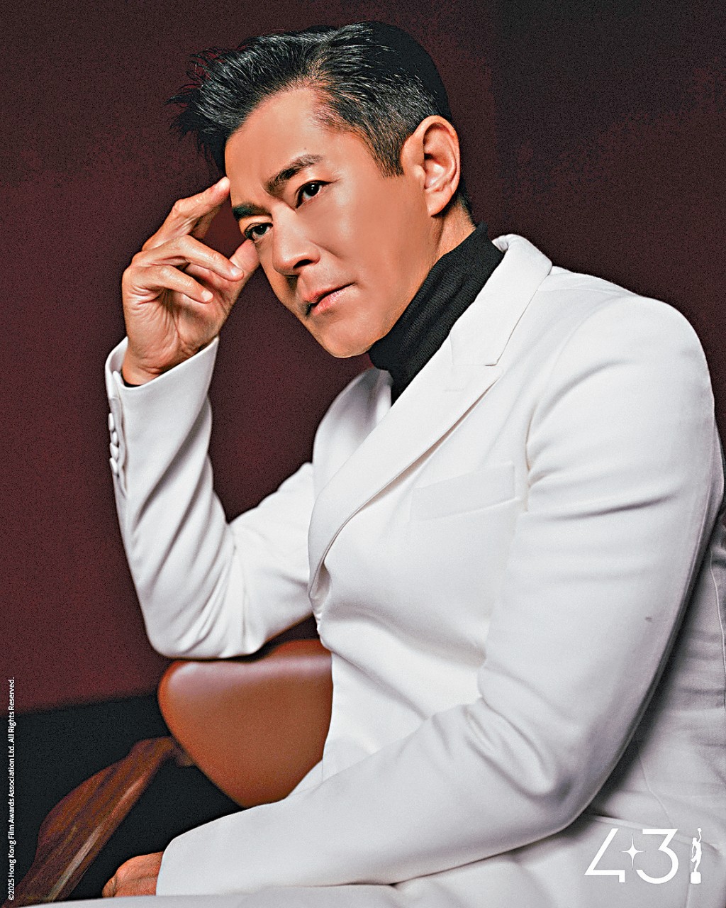 古仔以全白造型亮相特刊，今次他得獎呼聲頗高。