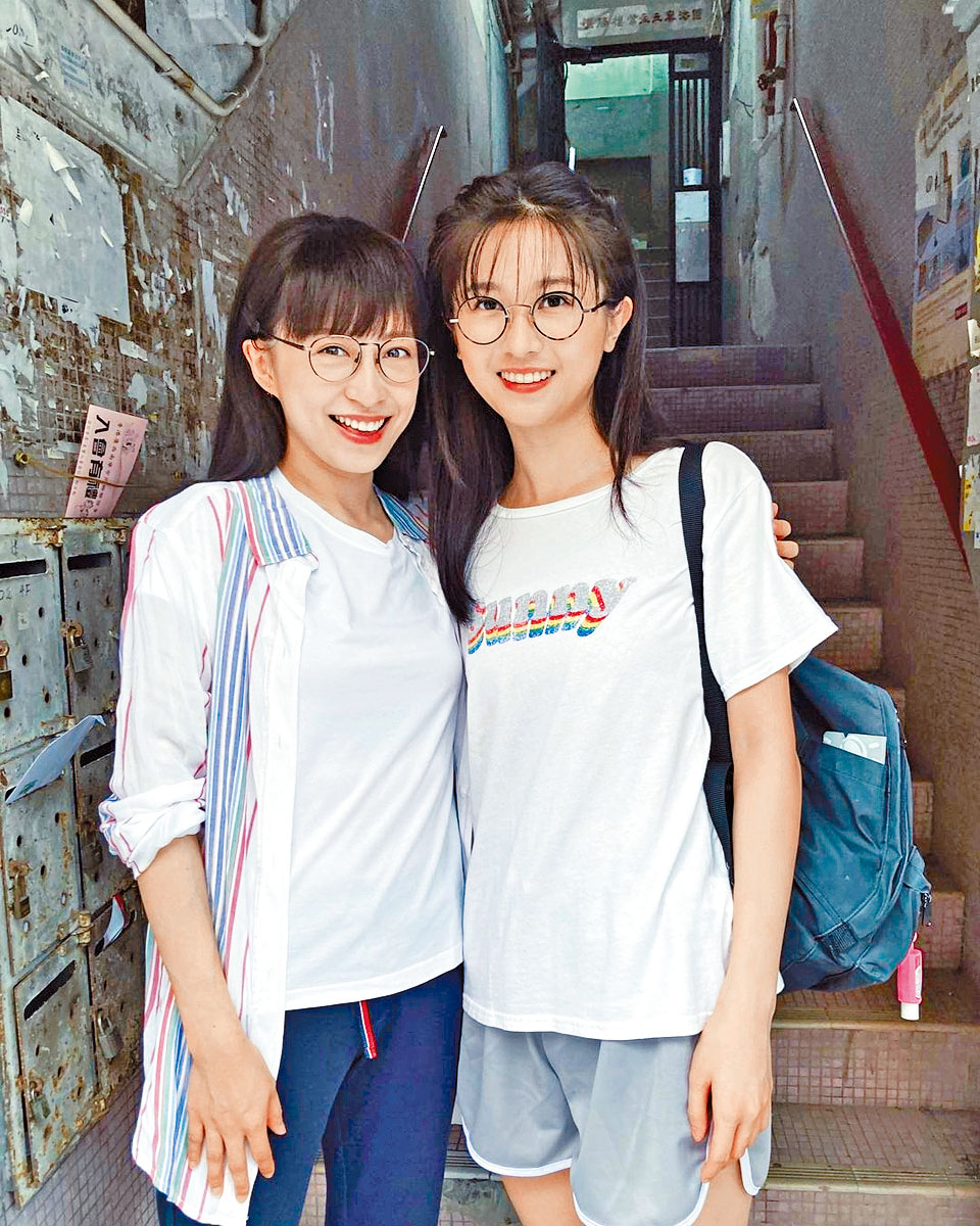 倪嘉雯(右)和龔嘉欣確實好神似。