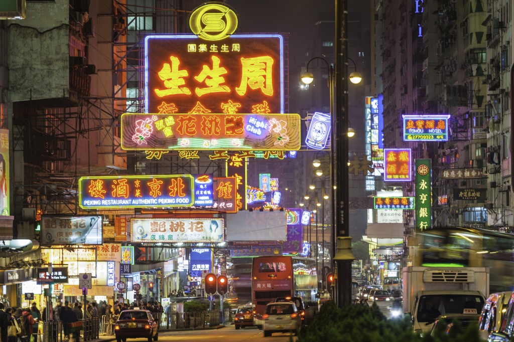 曾俊華憶述，以前香港是不夜城，大家早已習慣去夜街。