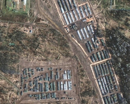 衞星圖片顯示，在俄羅斯邊境有大批士兵集結。 （網上圖片）