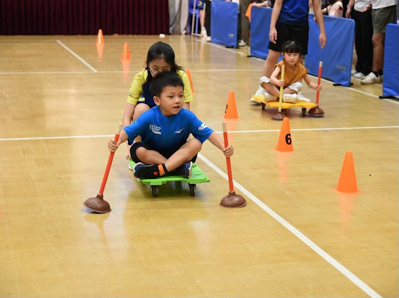幼稚园学童化身最强运动小将，与父母疯狂放电！（图片由学校提供）