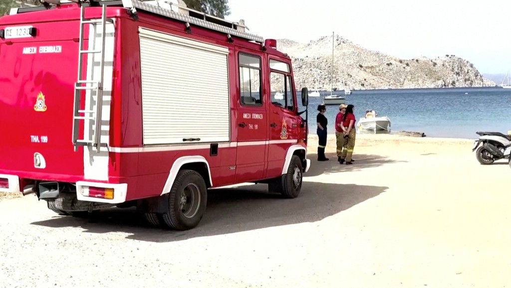 莫斯利失蹤期間，希臘當局派出消防員搜索。路透社