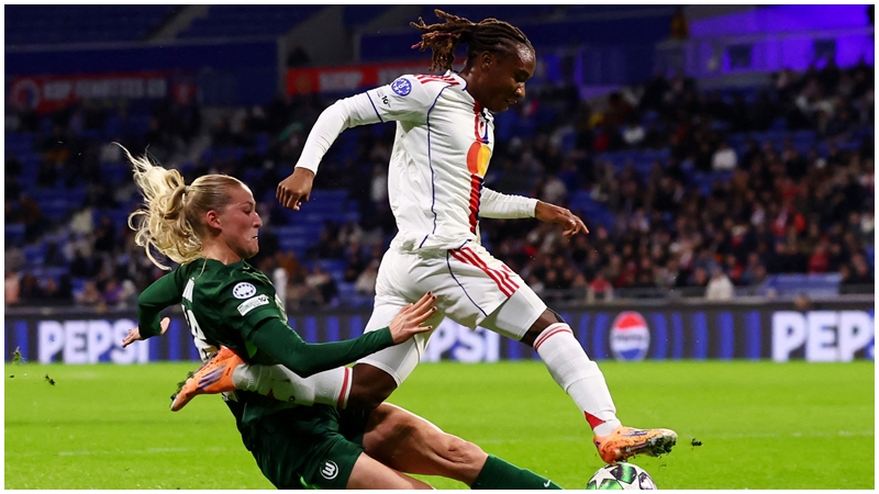 里昂（白衫）近5场不但全胜，更合共轰入20球。REUTERS