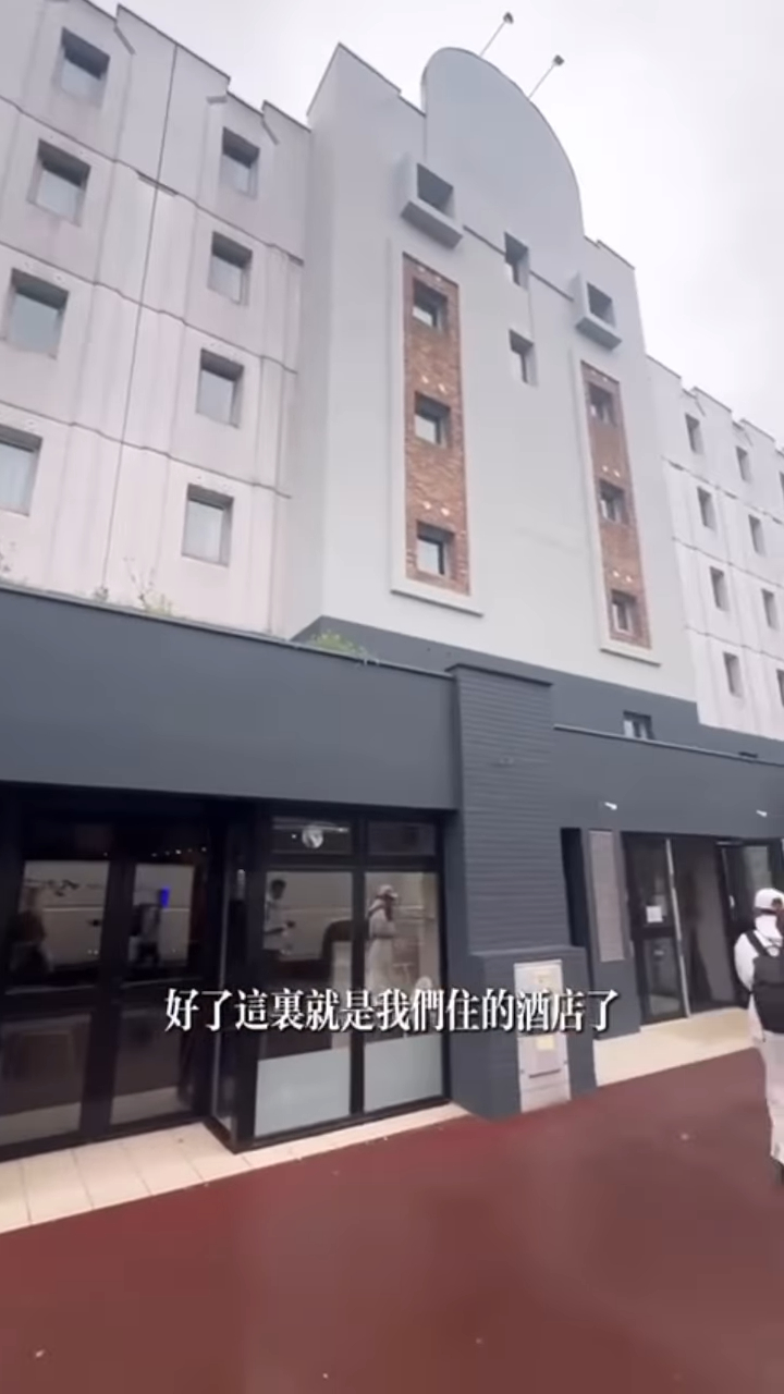 方力申选择入住传媒村附近的酒店。