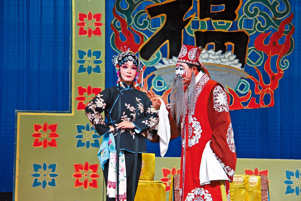 《李天保娶親》以滑稽的肢體動作和對白引發觀眾大笑 《李天保娶親》以滑稽的肢體動作和對白引發觀眾大笑
