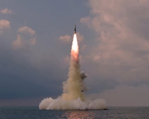 北韓成功試射新型潛射彈道導彈。北韓官媒圖片
