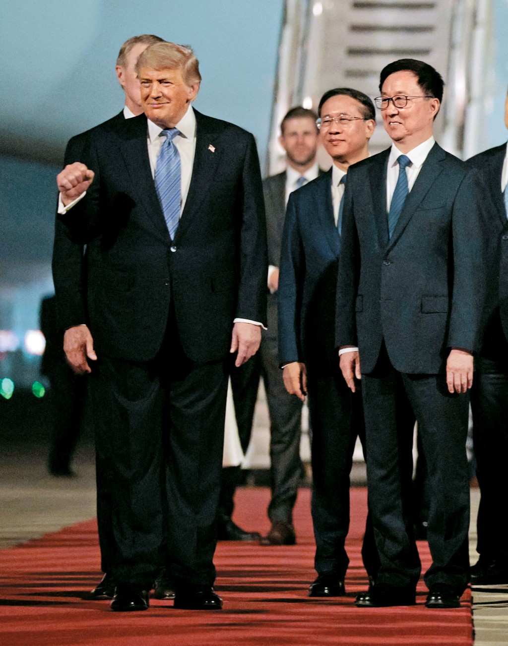 特朗普飛抵北京後，中國國家副主席韓正到場迎接。
