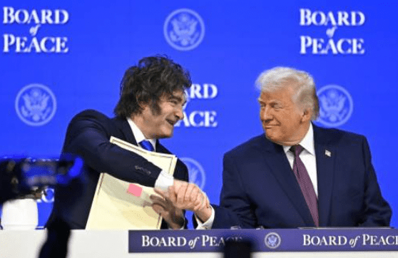 阿根廷總統米萊亦有出席簽署儀式。法新社