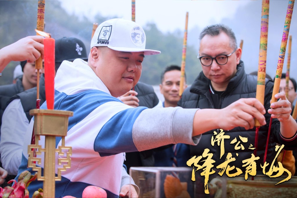 林子聰過往的身形可以擋住幾個人。 林子聰過往的身形可以擋住幾個人。