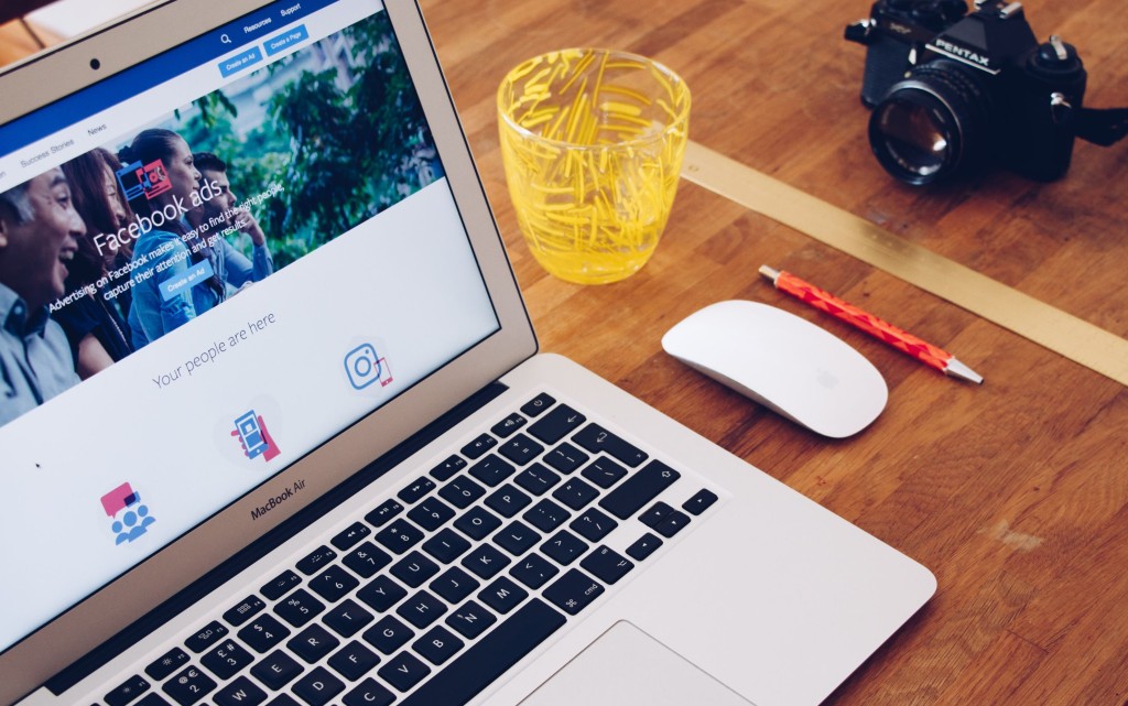  Facebook宣布延长员工在家工作措施至明年7月。Will Francis/Unsplash图片