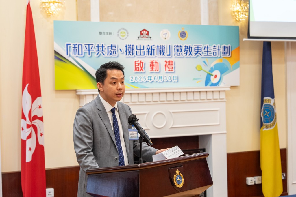 中國香港飛鏢聯合總會創會兼榮譽主席羅啟邦致辭。 中國香港飛鏢聯合總會創會兼榮譽主席羅啟邦致辭。