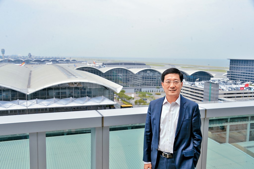 林天福表示,隨着三跑為航空交通長遠增長提供運力,以及SKYTOPIA多個核心項目持續推進,機場發展正揭開新一章。資料圖片 林天福表示,隨着三跑為航空交通長遠增長提供運力,以及SKYTOPIA多個核心項目持續推進,機場發展正揭開新一章。資料圖片