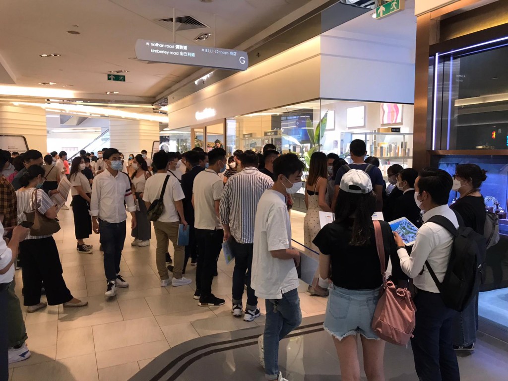 帝御.金灣首日開示位 頻現人流