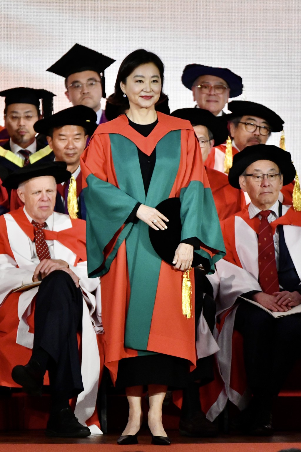 林青霞去年获香港大学颁授名誉社会科学博士学位，以表扬其艺术文化贡献。