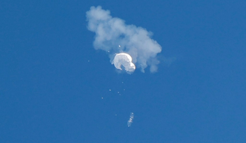 第一个被发现的气球在距离美国海岸约6海里的地方被击落。路透社