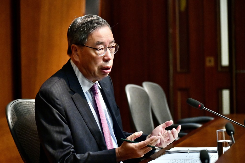 梁君彥形容今屆立法會議員是奮發有為,高質、高效審議多項重要法案,成果豐盛,充分彰顯議員的擔當。 梁君彥形容今屆立法會議員是奮發有為,高質、高效審議多項重要法案,成果豐盛,充分彰顯議員的擔當。