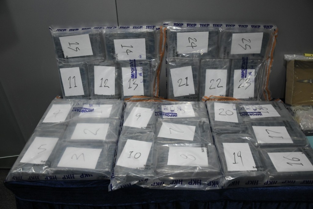 警方檢獲25公斤重可卡因毒品，市值2100萬元。楊偉亨攝