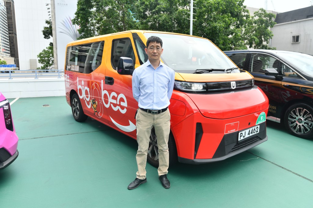 他稱車隊目前並非缺乏司機,關鍵在於系統壓力測試及為服務質素把關。盧江球攝 他稱車隊目前並非缺乏司機,關鍵在於系統壓力測試及為服務質素把關。盧江球攝