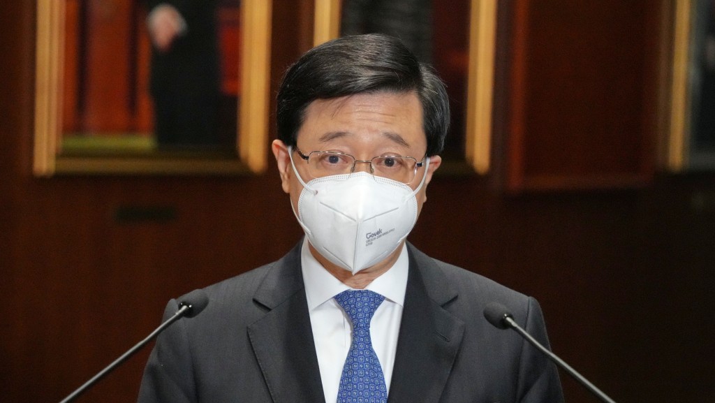 行政長官李家超表示，會盡快縮短入境旅客檢疫日數。資料圖片