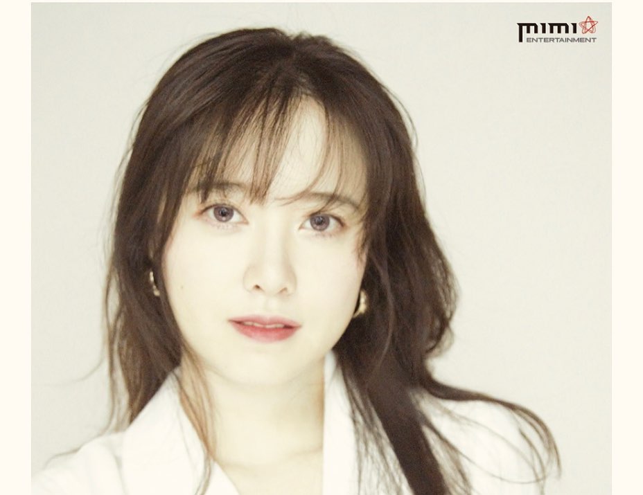 還有「MIMI娛樂」標誌的照片。