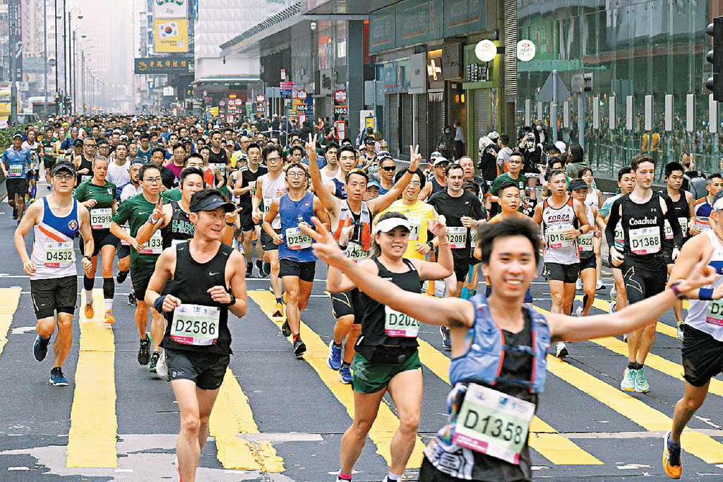 ■渣打逾3.4萬跑手出戰，出席率為歷年之冠。	