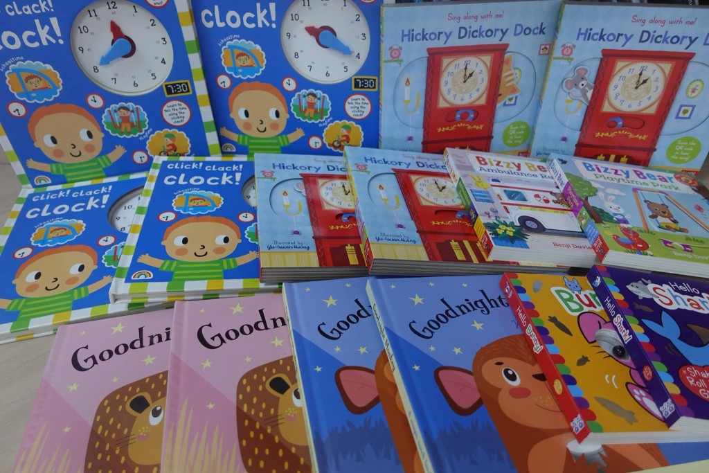 學校堅持使用實體書,避免幼兒過早接觸電子螢幕,影響專注力與視力發展。(圖片來自學校FB) 學校堅持使用實體書,避免幼兒過早接觸電子螢幕,影響專注力與視力發展。(圖片來自學校FB)