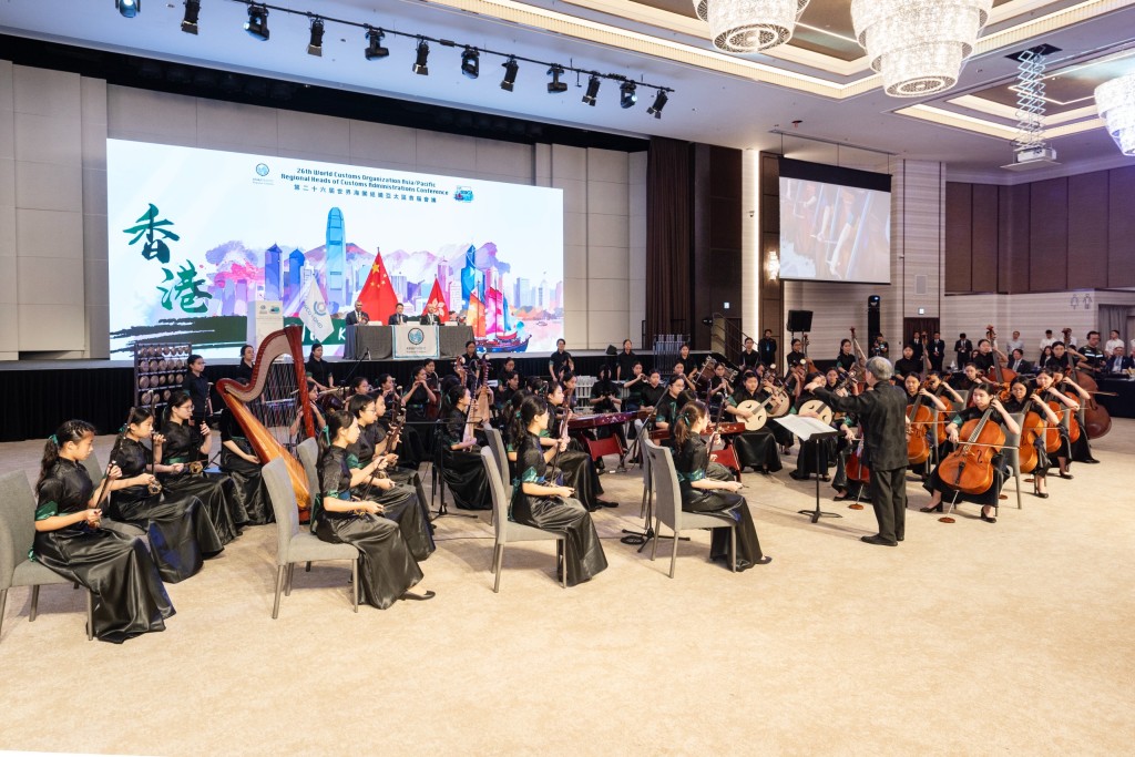 德望學校中樂團於首日會議開始前作精彩演出。 德望學校中樂團於首日會議開始前作精彩演出。
