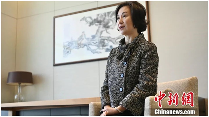 何超瓊接受《中國新聞網》訪問,罕有談及自己是何鴻燊女兒這個標籤。《中新網》圖片
