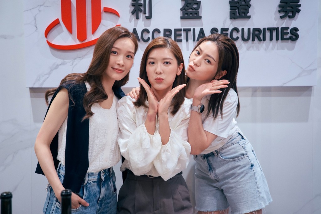 全女班上陣。 全女班上陣。