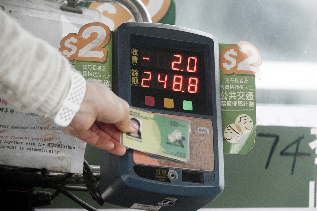 孫玉菡指,對比實施前後的4個月,政府每程車資助額減少8%;而搭車費10元以上車程的數目,亦有8%減幅。 孫玉菡指,對比實施前後的4個月,政府每程車資助額減少8%;而搭車費10元以上車程的數目,亦有8%減幅。