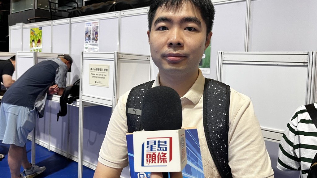 李先生認為輸入外勞對中低層勞動工作影響較大。 李先生認為輸入外勞對中低層勞動工作影響較大。