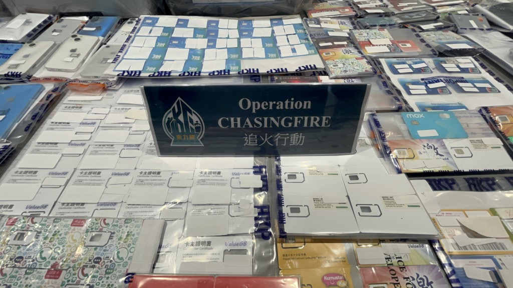 警方展示證物。楊偉亨攝 警方展示證物。楊偉亨攝