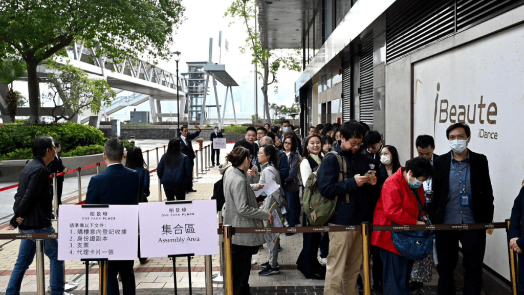 柏景峰次轮发售150伙 大批准买家出席拣楼