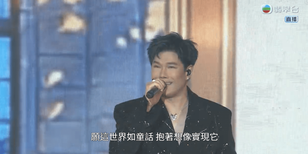 《中年好声音3》亚军张与辰参与开场表演。