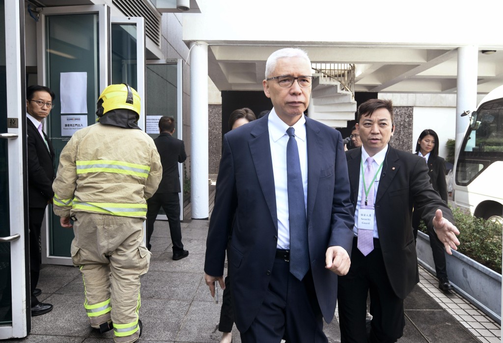 委员欧阳伯权。