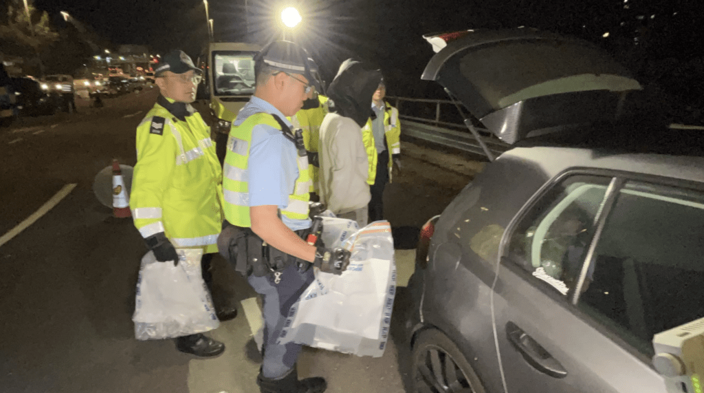 29歲男司機報稱無業，涉嫌「販運危險藥物」被捕，毒品總重量及市值仍待點算。蔡楚輝攝