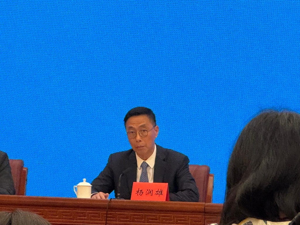 文化体育及旅游局局长杨润雄出席记者会。谢宗英摄