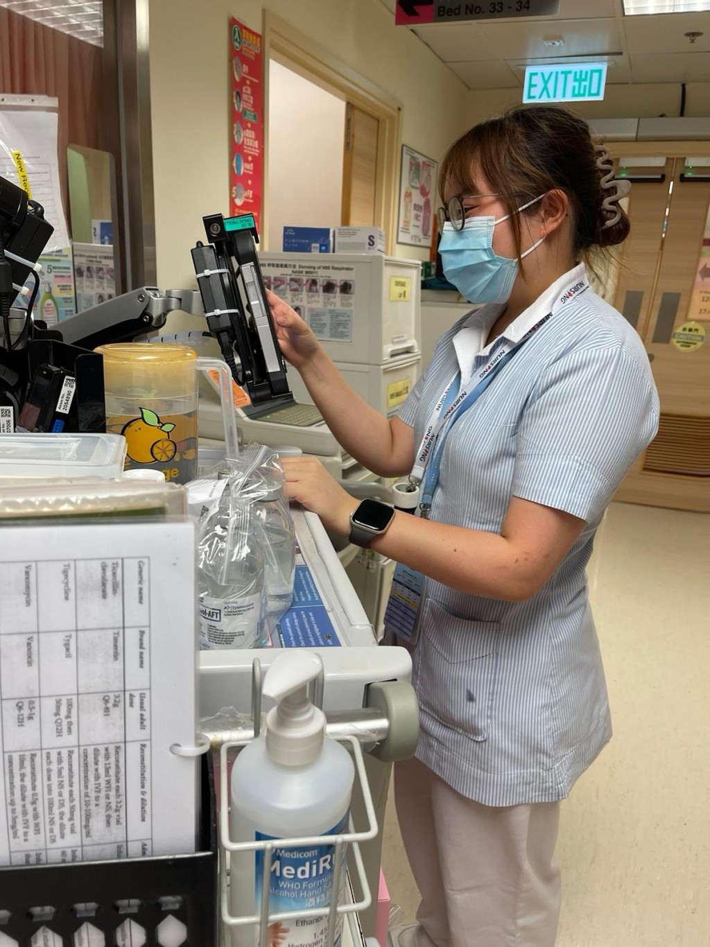 郑咏曦在威尔斯亲王医院任注册护士。医管局供图