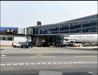 李克強遺體送到北京西郊機場。