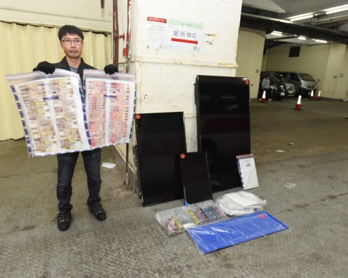 警方展示檢獲的證物。